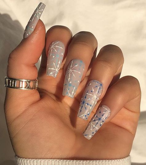 100+ Gorgeous Winter Nail Designs and Ideas of 2023 - Rose idea Crown Tattoos, Nails Xmas, Nail Christmas, Snowflake Nail Design, Black Gold Nails, Xmas Nail, Nails Holiday, Silver Nail Art, Holo Nails