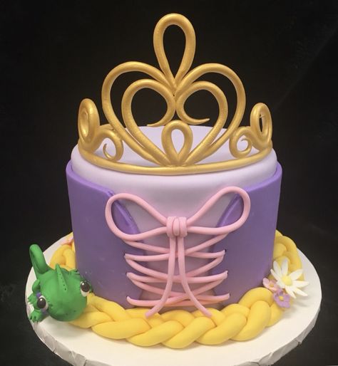 Rapunzel 18th Birthday Cake, Repunzal Birthday Cake Ideas, Repunzal Cakes, Rapunzel Birthday Cake Simple, Tangled Cake Rapunzel, Rapunzel Birthday Party Cake, Rapunzel Cake Ideas Simple, Birthday Cake Rapunzel, Rapunzel Pasta