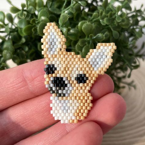 Chihuahua Perler Beads, Hexagon Patchwork, Miyuki Beads Pattern, Pony Bead Patterns, Brooch Diy, Brick Stitch Pattern, Beaded Earrings Patterns, Bead Loom Patterns, Beaded Animals