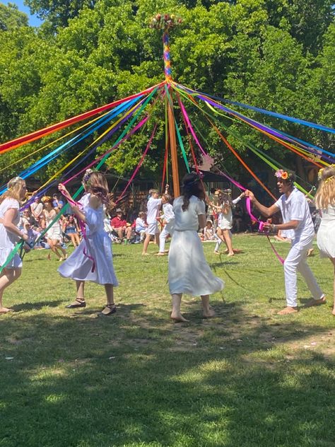 Midsommar Celebration, Mayday Baskets, Beltane Wedding, Beltane Aesthetic, Midsommar Aesthetic, Midsummer Party, Midsummer Festival, Summer Camp Aesthetic, Folk Wedding