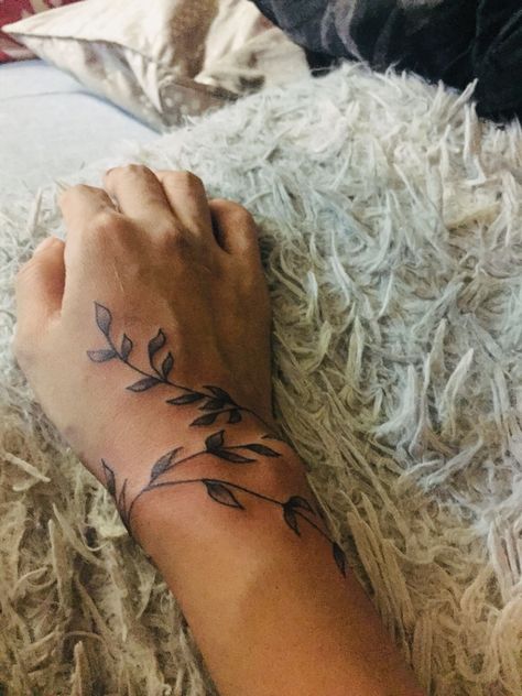 Vine Hand Tattoo Men, Front Wrist Tattoos For Women, Wrap Wrist Tattoo, Vine Tattoo Men, Men Wrist Tattoo, Plant Tattoo Men, Top Of Wrist Tattoos, Vine Hand Tattoo, Wrist Tattoo Men