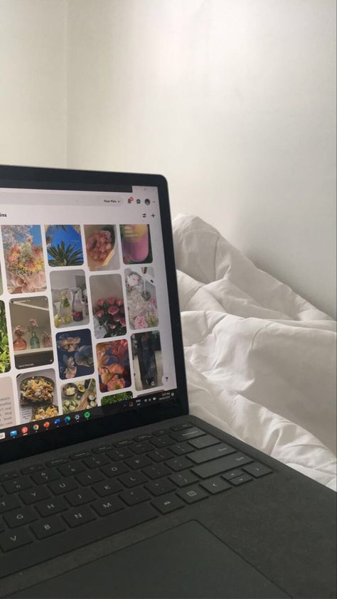 scrolling through pinterest in bed How To Scroll On Pinterest, Scrolling Through Pinterest Aesthetic, Scrolling On Pinterest Aesthetic, Pinterest Scrolling, Kindness Board, Scrolling On Pinterest, Everyday Reminder, Scrolling Through Pinterest, Girl Therapy