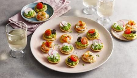 This recipe gives you three different toppings for homemade blinis so choose from pea and feta, chilli and ginger prawns or avocado, tomato and olive. Blini Toppings Appetizers, Blinis Toppings, Birthday Feast, Scarlett Moffatt, Chilli Prawns, Canapes Recipes, Mary Berry Recipe, Berry Recipes, Prawn Recipes