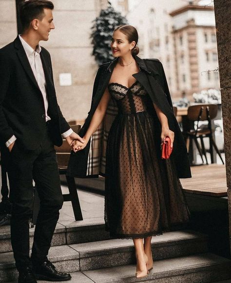 Barirah 👸 en Instagram: "Yes 👍 or No 👎?? Love lady dress style ?? TAG FRIENDS 👬👭👫👭 . . .Photo by @kristabelkrayt . ." Winter Cocktail Attire, Ankle Length Prom Dress, Casual Bridesmaid Dresses, Prom Long, Long Evening Dress, Sweetheart Prom Dress, Cocktail Attire, Party Gown, Engagement Photo Outfits