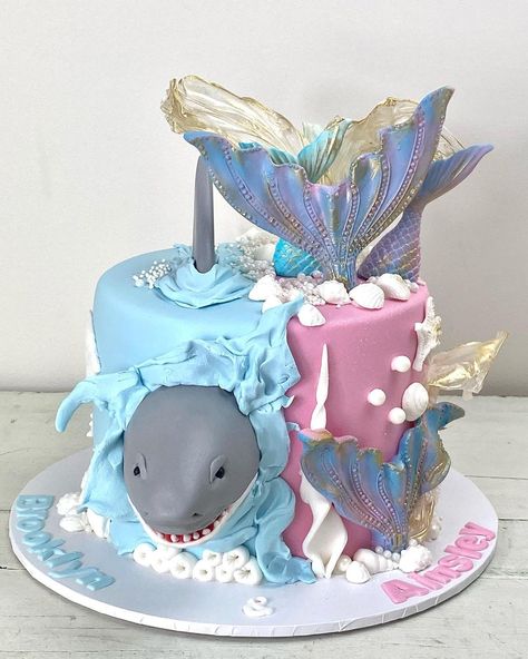 Under The Sea Twin Birthday Party, Mermaid Shark Cake, Mermaid And Sharks Birthday Party, Double Birthday Cake Boy And Girl, Zig And Sharko Marina Cake, Shark And Mermaid Cake, Twin Birthday Cakes Boy And Girl, Brother And Sister Birthday Party Ideas, Mermaid And Shark Birthday Party