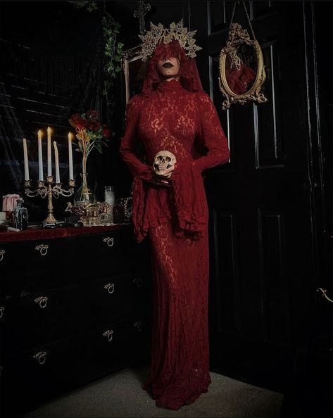 Vampire Dress Aesthetic Victorian, Victorian Goth Photoshoot, Goth Red Carpet Looks, Dark Feminine Costume, Editorial Halloween Photoshoot, Vampire Aesthetic Photoshoot, Dark Red Gothic Aesthetic, Vampire Fashion Women, Krampus Photoshoot