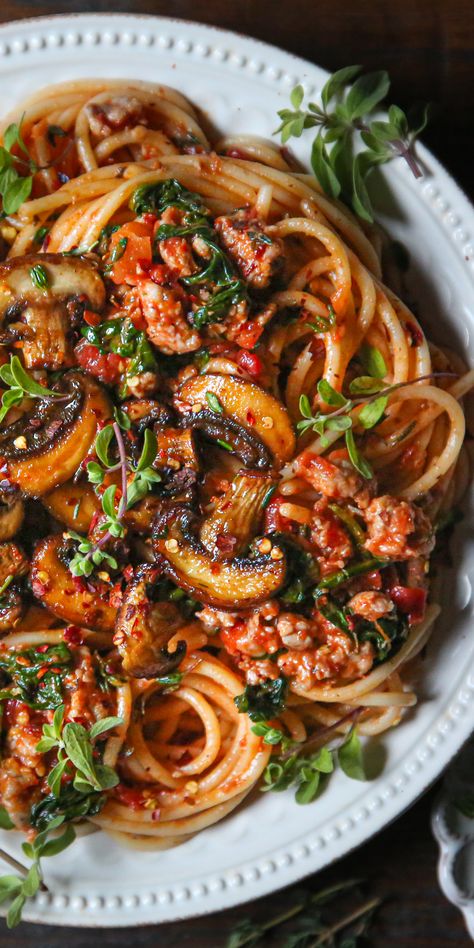 Sausage and Mushroom Pasta with Tomato Sauce and Spinach on a plate. Winter Fine Dining Dishes, Main Course Dishes Restaurants, Fine Dining Main Course, Pasta Fine Dining, Fine Dining Recipes Main Courses, Sausage Mushroom Pasta, Sausage And Mushroom Pasta, Chicken Spinach Mushroom, Lunch Photo