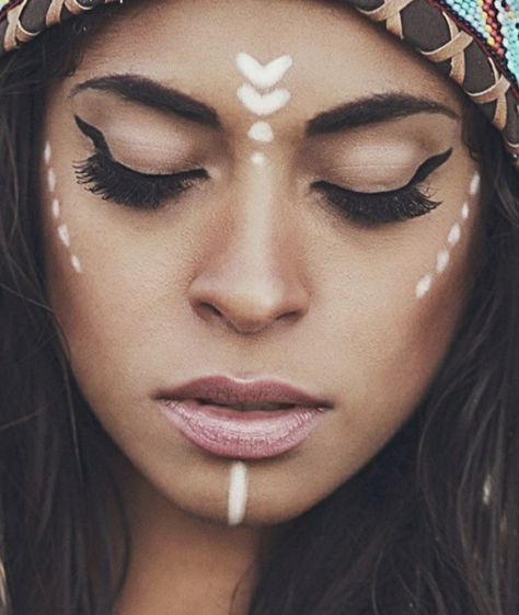 Cowboy Face Paint, Neon Party Makeup Ideas, Indian Face Paints, Bohemian Makeup, Native American Face Paint, Carnaval Make-up, Festival Make Up, Eyeliner Tips, Graduation Makeup