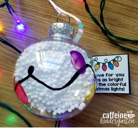 Christmas Ornaments For Parents, Fingerprint Ornaments, Preschool Christmas Gifts, Christmas Ornament Ideas, Photoshoot Christmas, Parents Christmas, Ornament Tags, Reindeer Ornament, Preschool Christmas Crafts