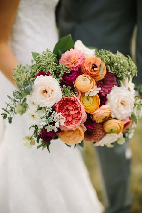 Ranunculus Bouquet Fall, Ranaculus Flowers Wedding, Fall Ranunculus Bouquet, Peach Ranunculus Bouquet, Ranunculus Wedding Flowers, Dahlia Ranunculus Bouquet, Poppy Wedding Bouquet, Sangria Wedding, Ranunculus Centerpiece