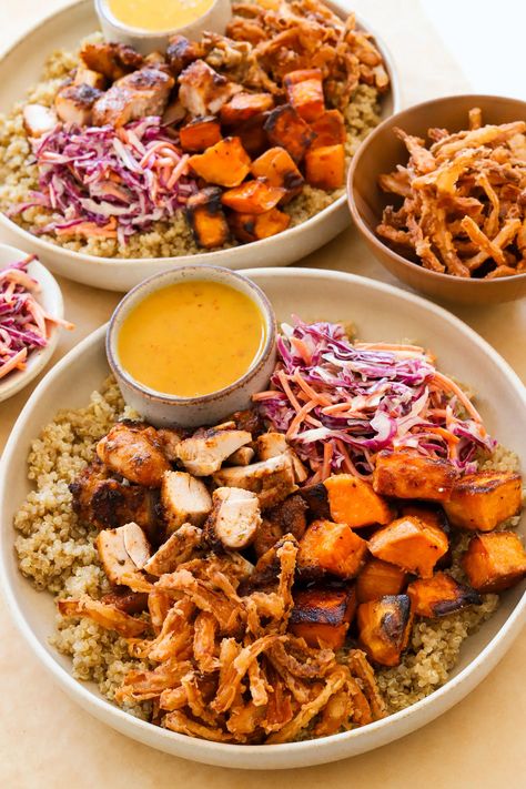 Hot Honey Chicken Bowl - Sweet Green Copycat | Moribyan Sweet Green Hot Honey Chicken Bowl, Hot Honey Ground Chicken, Sweet Green Copycat, Hot Honey Salad, Honey Chicken Bowl, Deli Recipes, Everyday Salad, Honey Salad, Hot Honey Chicken