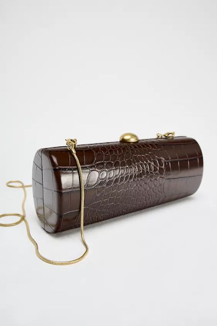 MARIA'S STYLE PLANET: CROCODILE EFFECT MINAUDIERE Burgundy Clutch, Novelty Bags, Handbag Patterns, Holidays With Kids, Box Bag, Metal Buttons, Embossed Leather, Chain Strap, Luggage Bags