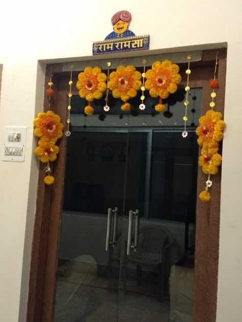 Diwali Mandir Decoration Ideas At Home, Flower Wall Decor Diy, Diwali Decoration Lights, Diwali Ideas, Thali Decoration Ideas, Door Hanging Decorations, Diwali Decorations At Home, Diwali Decoration Items, Housewarming Decorations