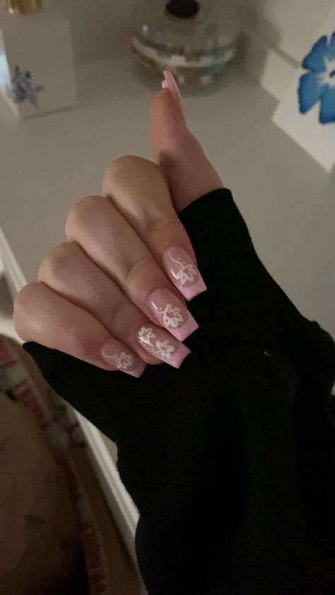 Pink French Tip With Hibiscus Flower, French Tip Hibiscus Flower Nails, Nails Flower French Tip, Nail Inspo Hibiscus, Nails With Hibiscus Flower, Pink Hibiscus Nails, French Tip Flower Nails, Nails Hibiscus, Hibiscus Flower Nails