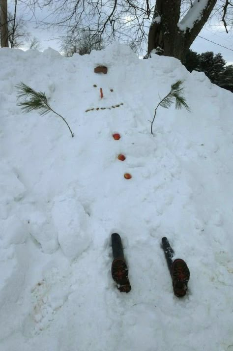 Snow Creatures, Snow Ideas, Snowmen Ideas, Wanna Build A Snowman, Snowman Ideas, Funny Snowman, Fun In The Snow, Snow Activities, Snow Men