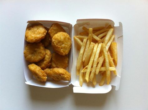 #chicken #nuggets #yum #delish #food #mcdonalds #chips #yes #please Chicken Nuggets And Chips, Mcdonalds Chicken, Indulgent Food, Cheat Meal, Food Therapy, Unhealthy Food, Chicken Nuggets, Foods To Eat, Tater Tot