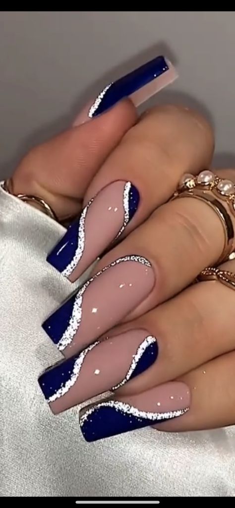 Hoco Nails Royal Blue Dress, Hanukkah Nails Simple, Navy Blue Nails With Diamonds, Cute Dark Blue Nail Ideas, Hoco Nails Dark Blue, Naive Blue Nails, Acrylic Nail Designs Navy Blue, Navy Blue Nails For Wedding, Fall Navy Blue Nails