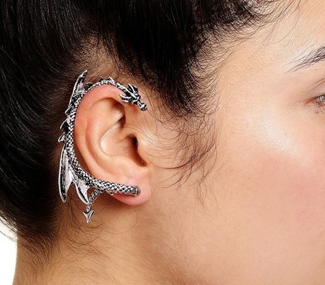 28 Super Extra Things To Wear When You Want More Attention Dragon Ear Cuffs, Hip Hop Girl, Goth Earrings, Ear Climber, Retro Punk, Ear Cuff Earings, Estilo Punk, Vintage Gothic, Ear Rings