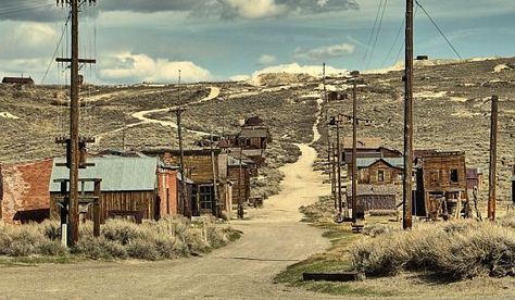 Ghost Towns Of America, Bodie California, Abandoned Town, Old Western, Abandoned Cities, West Town, Western Town, Middle Of Nowhere, Most Haunted