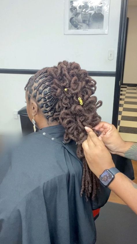 Loc Petal Ponytail Styles, High Ponytail On Locs, Loc Ponytail Extension, Dreadlocks Petal Styles, Petal Ponytail Locs, Loc Extended Ponytail, Dreadlock Petals Loc Hairstyles, Loc Petal Styles, Extended Ponytail