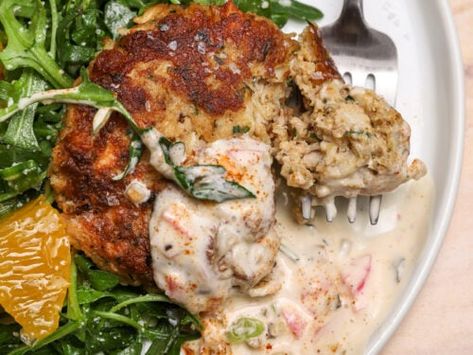 Baltimore Crab Cakes, Old Bay Crab Cakes, Make Tartar Sauce, Salad With Oranges, Crab Cake Sauce, Crab Cake Benedict, Homemade Hollandaise Sauce, Crab Pasta, Maryland Crab Cakes