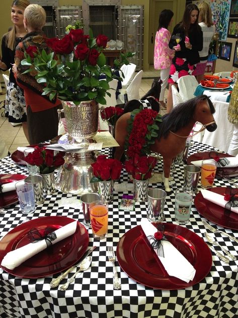 Kentucky Derby Party Derby Centerpieces, Kentucky Derby Tablescape, Kentucky Derby Decor, Kentucky Derby Party Ideas, Derby Party Ideas, Derby Gala, Kentucky Derby Decorations, Kentucky Derby Theme, Kentucky Derby Themed Party