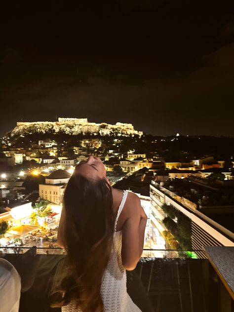 Rooftop bar in Athens, Greece Athens Rooftop Bars, Athens Instagram Pictures, Athens Greece Photo Ideas, Athens Picture Ideas, Athens Photo Ideas, Athens Greece Photography, Athens Greece Aesthetic, Greece Photoshoot, Aruba Pictures