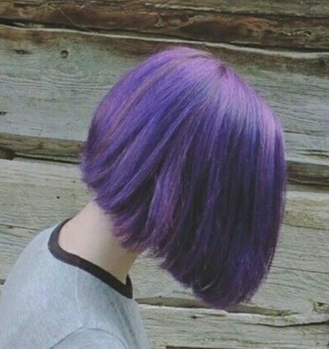 Asi me quiero pintar el cabello como raven, corto y morado (talvez un poco mas difuminado) Purple Hair, Bangs, We Heart It, Lost, Purple, Wall, Hair