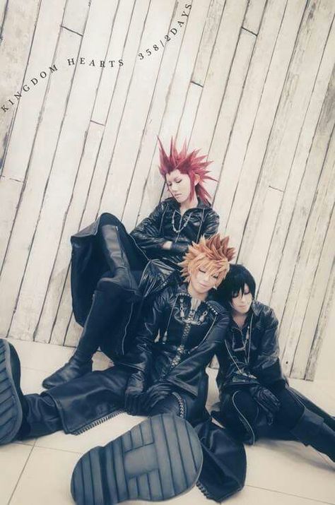 Cosplay of Axel Xion and Roxas from Kingdom Hearts Roxas Cosplay, Xion Cosplay, Roxas Axel Xion, Kingdom Hearts Outfits, Kingdom Hearts Sora And Roxas, Kingdom Hearts Riku Cosplay, Kingdom Hearts Fanart Roxas, Aqua Cosplay Kingdom Hearts, Kingdom Hearts Cosplay