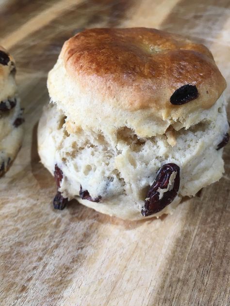 Sultana Scones Recipe, English Scones Recipe, English Scone, Berry Scones Recipe, Fruit Scones Recipe, Pop Overs, Best Scone Recipe, Berry Scones, English Scones