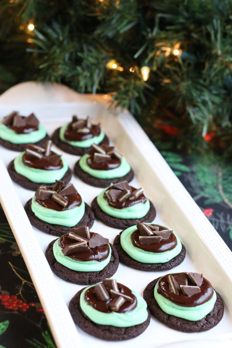 Ultimate Grasshopper Cookies, Mint Grasshopper Cookies, Grasshopper Dessert Recipes, Grasshopper Cookies, Homemade Brownie, Snow Is Falling, Christmas Brownies, Spring Menu, Mint Brownies