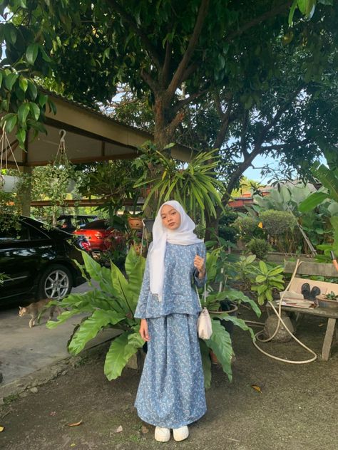 Hari Raya Outfit Ideas, Raya Pose Ideas, Raya Outfit Ideas, Raya Pose, Ootd Picnic, Raya Ootd, Ootd Raya, Raya Outfit, Lebaran Outfit