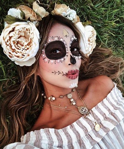 Skeleton Makeup Looks, Halloween Makeup Sugar Skull, Sugar Skull Costume, Dead Makeup, Skeleton Makeup, Sugar Skull Makeup, Halloween Makeup Scary, Fall Makeup Looks, Halloween Makeup Easy