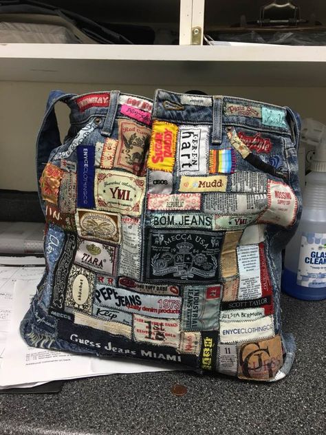 Work Bag Accessories, Patch Work Crochet Bag, Upcycled Bags Handbags, Patch Work Bags Ideas, Denim Bag With Patches, Bag Ideas Design, Ideas Upd, Hair Styles Homecoming, Diy Denim Bag