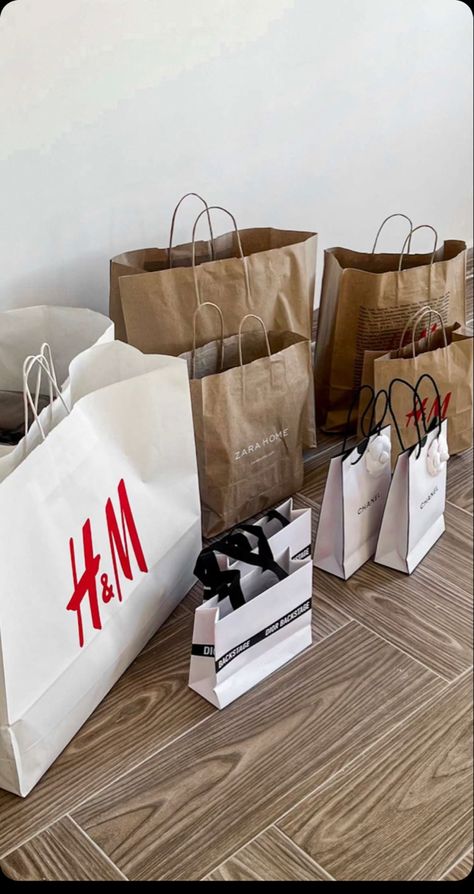 H&m Shopping Bag Snapchat, Luxury Manifestation, Shopping Bags Aesthetic, H&m Shopping, Shopping Pictures, Next Brand, Apple Watch Fashion, Bra Image, Bags Aesthetic