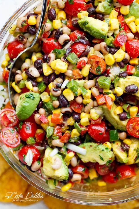 Chili Lime Texas Caviar (also known as Cowboy Caviar) is the BEST salad, side dish or appetiser for any occasion! Vegan AND gluten free! Caviar Cowboy, Cowboy Salad, Texas Caviar, Caviar Recipes, Cafe Delites, Cowboy Caviar, Summer Foods, Chili Lime, White Chicken Chili