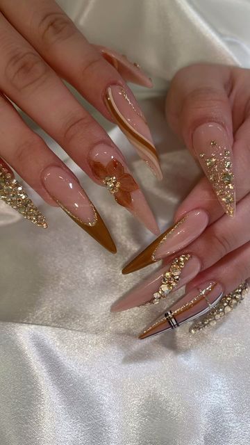 Karina Rodriguez on Instagram: "I’m in love with Crystals from @karina_rhinestonez  #fresnonails #559nails #nailart #lasrodrigueznaillounge #naildesign #blingnails #nailaddict #nailporn #longnails #nails #nails #nailpolish #nailswag #uñas #uñasacrilicas #fallnails" Bling Stiletto Nails, Golden Nails Designs, Egyptian Nails, Nails Aesthetics, Gold Stiletto Nails, White Nails With Gold, Oval Nails Designs, Golden Nails, Trending Nails