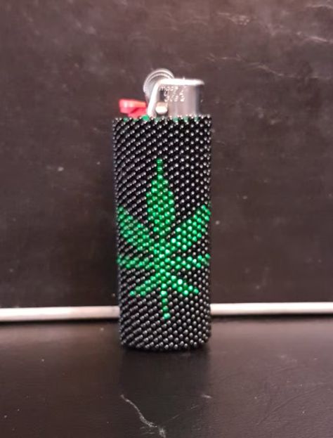 Pot Leaf Beaded Lighter Cover Bic Lighter Crafts Diy, Beaded Lighter Case, Beaded Lighter, Lighter Cover, Native American Beadwork Patterns, Native Beading Patterns, Bic Lighter, Lighter Case, Beadwork Designs