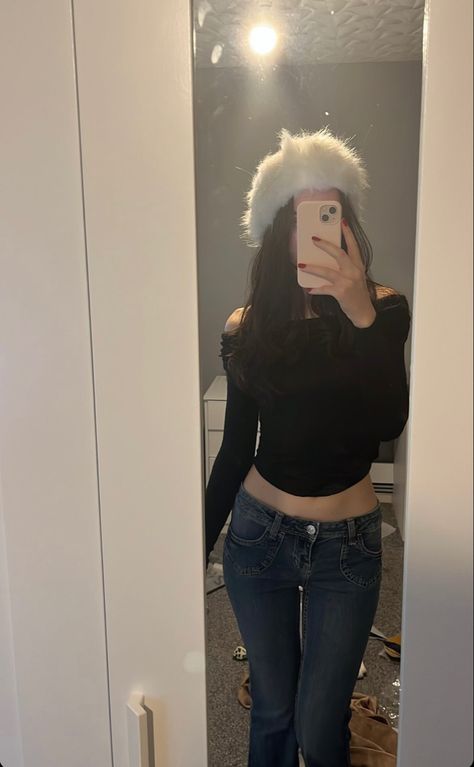 Slavic Girl Outfit, Flare Outfits, Slavic Style, Slavic Girl, Black Off The Shoulder Top, Russian Fashion, Jeans Dark Wash, School Fits, Winter Fits