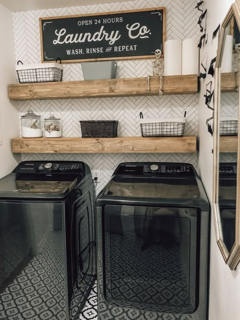 Modern Farmhouse Laundry Room, Laundry Room Redo, Laundry Room Ideas Small Space, Small Laundry Room Makeover, Rustic Laundry Rooms, Dream Laundry Room, Laundry Room Renovation, Farmhouse Laundry Room, Farmhouse Laundry