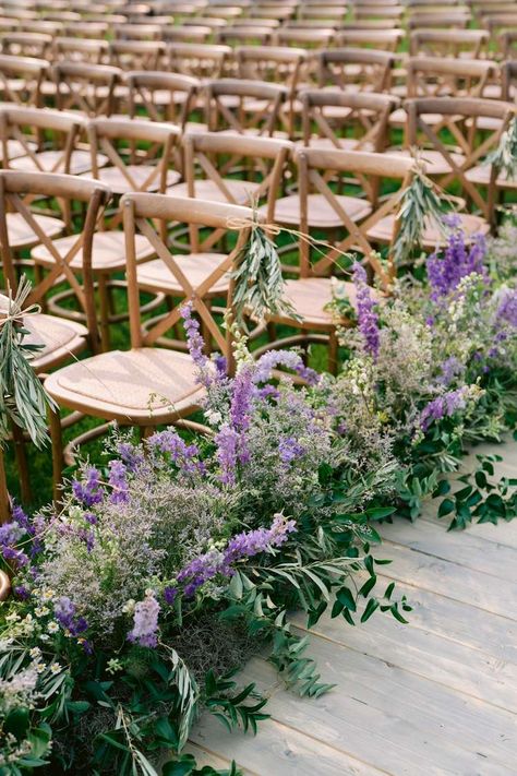 20 Lavender Wedding Ideas You'll Absolutely Love Lavender Wedding Centerpieces, Wedding Lounge Area, Wedding Ceremony Decoration, Lavender Farm Wedding, Wedding Flower Trends, Aisle Decorations, Lavender Bridesmaid, Wedding Lounge, Nature Inspired Wedding