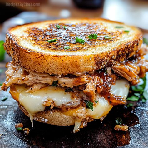 Japanese Cheese Tart, Bbq Chicken Grilled Cheese, Chicken Grilled Cheese Sandwich, Chicken Grilled Cheese, Italian Drunken Noodles, Garlic Butter Spread, Grilled Cheese Sandwich Recipe, Sandwich Easy, Cheese Sandwich Recipe