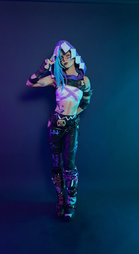 Jinx Cosplay League Of Legends, Arcane Jinx Outfits, Jinx Outfit Arcane, Jinx Outfit Season 2, Jinx Final Battle Outfit, Jinx New Outfit, Jinx Final Outfit, Jinx Boots Arcane, Jinx Shark Hoodie