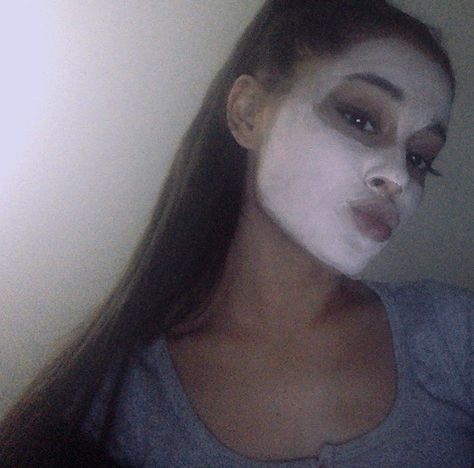 Back Photo, Photo Booth, Ariana Grande, A Woman, Makeup, Hair, White, Instagram, Make Up