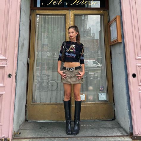 Gogo Boots Outfit, Street Wear Girl, Diesel Belt, Cargo Skirt Outfit, Ruby Lyn, Diesel Clothing, Sneakers Street Style, Skirts With Boots, Miniskirt Outfits