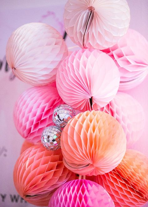 Paper Party 2016 / Pastel Iridescent Rainbow Disco Party Inspiration / Sara Wight Photography for Oh So Beautiful Paper Dolly Disco Party, 70s Disco Party Decorations, Tropical Disco, Western Disco, Colorful Dinner, Disco Decor, 21 Party, 70s Disco Party, Pop Party