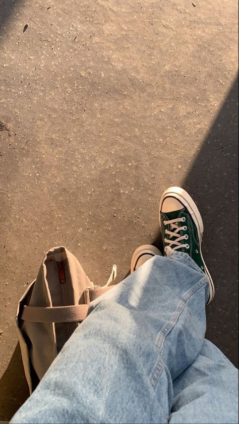 Shoes Aesthetic Pictures, Converse Shoes Aesthetic, Brown Hair Looks, Ootd Aesthetic, Fotografi Vintage, Rich Girl Lifestyle, Classy Aesthetic, Aesthetic Shoes, Swag Shoes