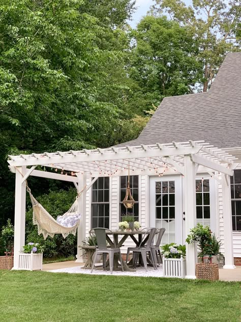 Country Pergola, White Pergola, Steel Pergola, Patio Style, Patio Decorating Ideas On A Budget, Patio Decorating Ideas, Pergola Patio, Outdoor Pergola, Outdoor Patio Decor