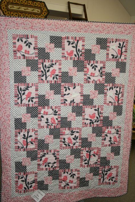 Five yard quilt -- free pattern Easy Quilting, Patchwork Blanket, Patchwork Quilt Patterns, Panel Quilts, Patchwork Patterns, Free Quilting, Quilt Block Patterns, Printed Quilt, Easy Quilts