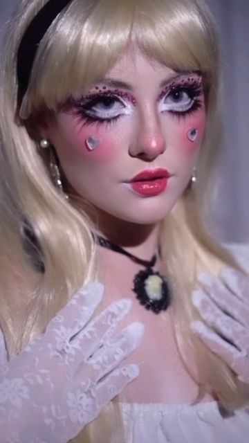 Doll Makeup Halloween Scary, Doll Eye Makeup Halloween, Doll Drag Makeup, Doll Eyes Makeup Look, Soft Drag Makeup, Doll Makeup Looks Halloween, Dolly Makeup Look, Living Doll Makeup, Babydoll Makeup Look